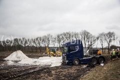 Lastbil væltet - Tingvejen ca. 1 km nord for Filskov - i Vejle Kommune