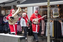 Frøsigs Jazzband spiller julemusik i gaderne i midtbyen i Grindsted