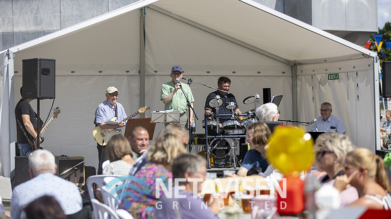 Kåre Bruhn & Co spillede på torvet i Grindsted